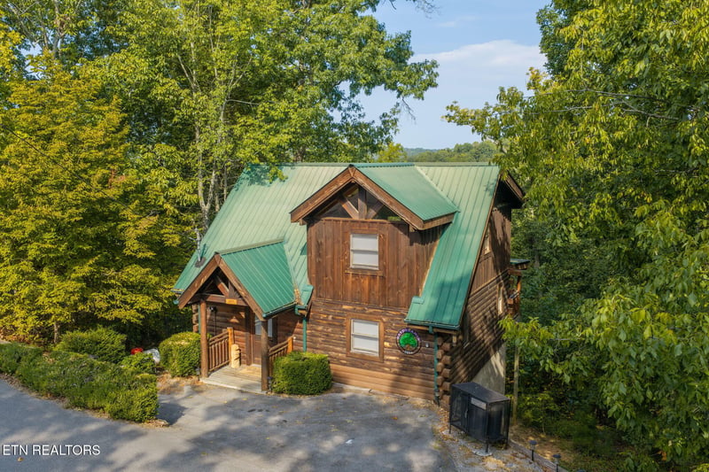 2864 Pine Haven Dr, Sevierville, TN 37862