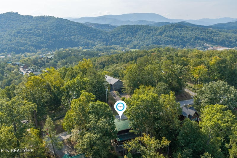 2864 Pine Haven Dr, Sevierville, TN 37862