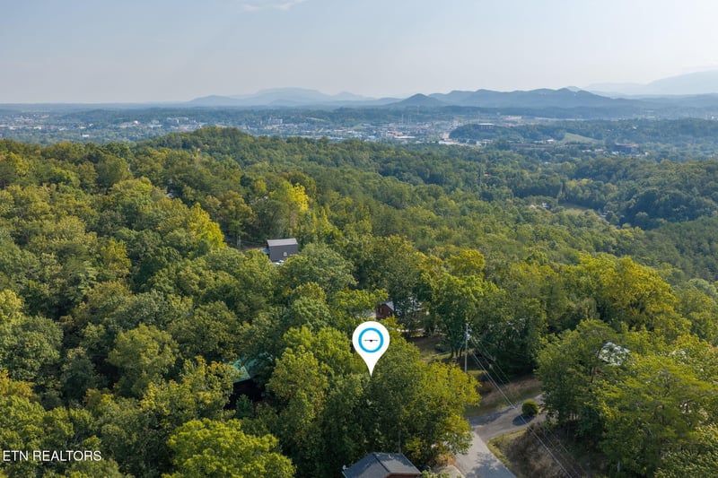 2864 Pine Haven Dr, Sevierville, TN 37862