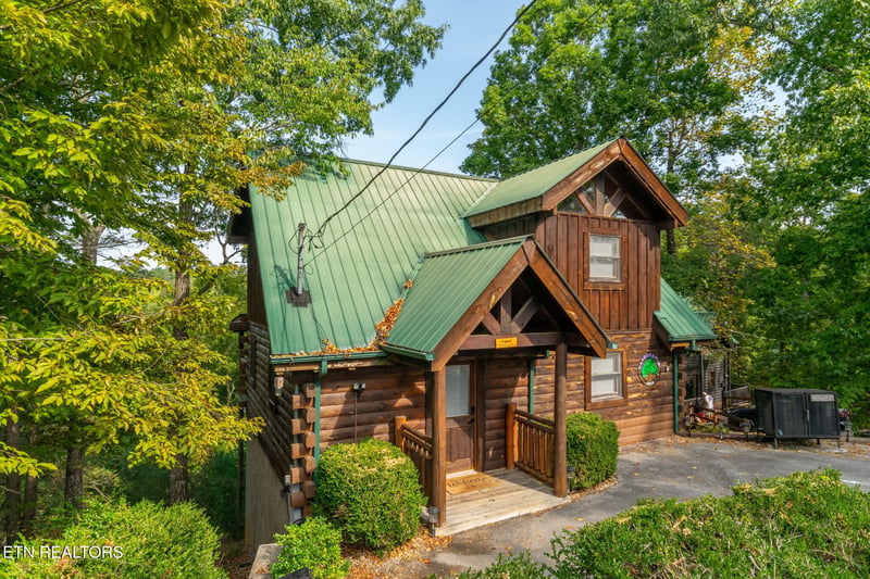 2864 Pine Haven Dr, Sevierville, TN 37862