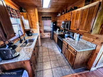 2866 White Oak Ridge Ln, Sevierville, TN 37862