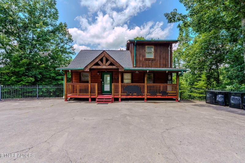 2868 Pine Haven Dr, Sevierville, TN 37862
