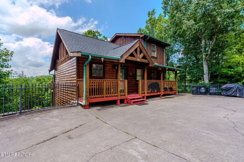 2868 Pine Haven Dr, Sevierville, TN 37862