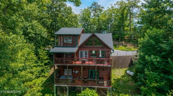 2868 Pine Haven Dr, Sevierville, TN 37862