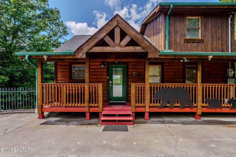 2868 Pine Haven Dr, Sevierville, TN 37862