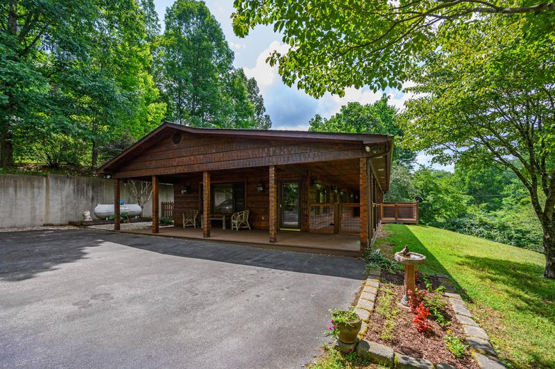 2869 Easy St, Sevierville, TN 37862
