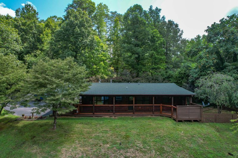 2869 Easy St, Sevierville, TN 37862