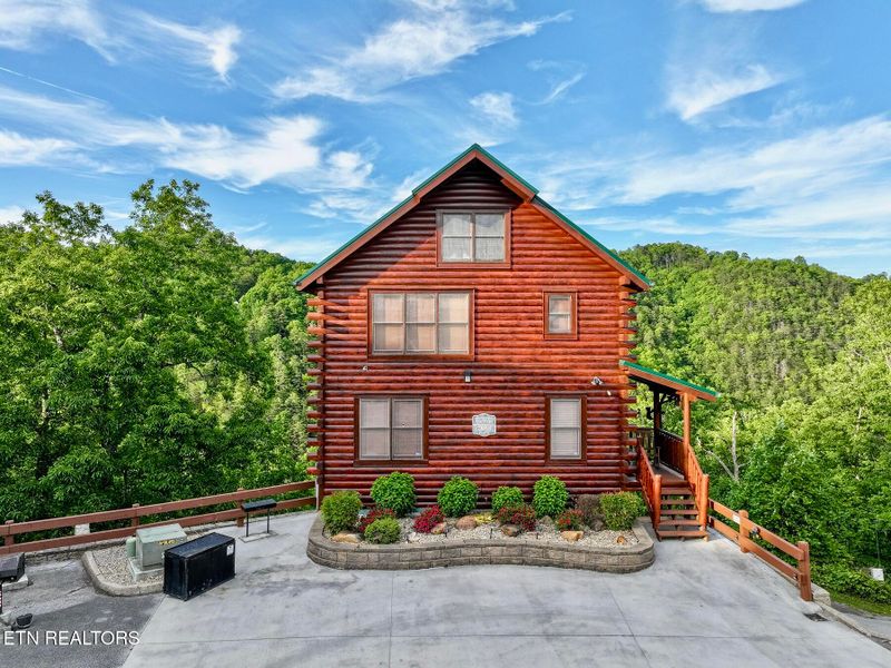 2869 White Oak Ridge Ln, Sevierville, TN 37862