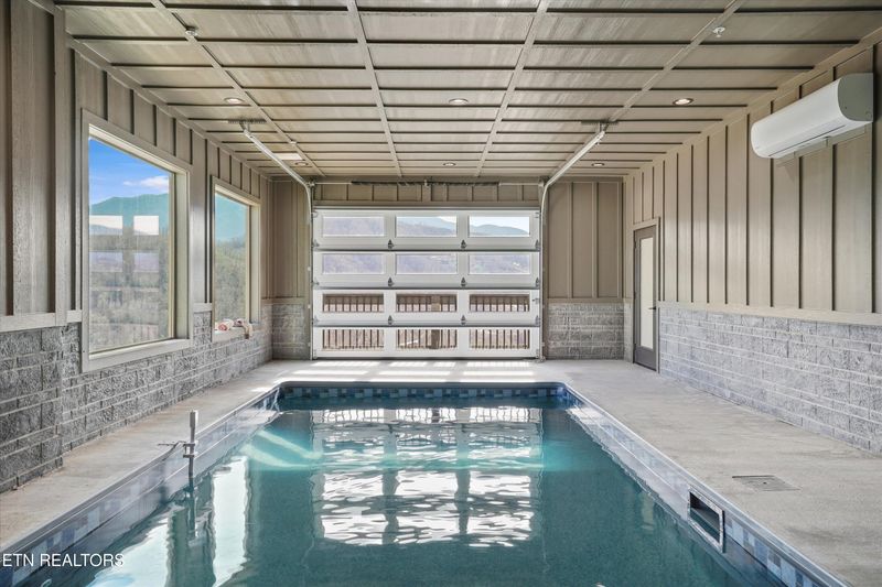 287 Laurel Oaks Way, Gatlinburg, TN 37738