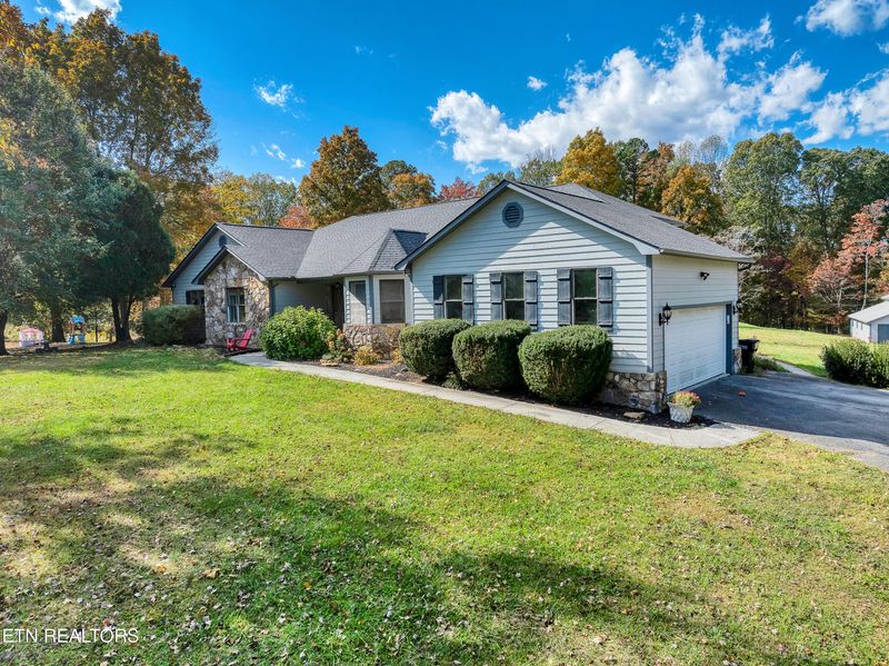 287 Norman Rd, Jacksboro, TN 37757