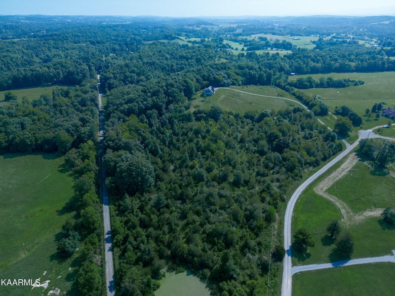 2870 Black Rd, Greenback, TN 37742