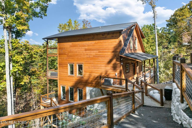 2876 Pine Haven Dr, Sevierville, TN 37862