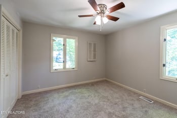 288 S Shorewood Dr, Caryville, TN 37714