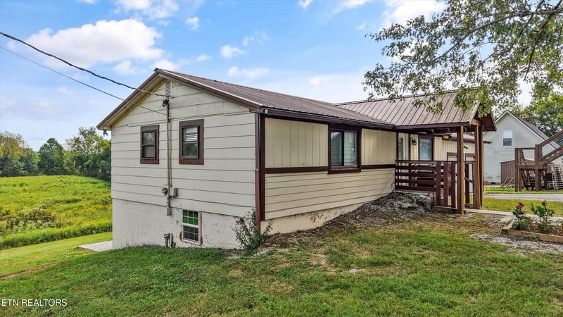 2882 Boyds Creek Hwy, Sevierville, TN 37876