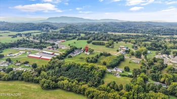 2882 Boyds Creek Hwy, Sevierville, TN 37876