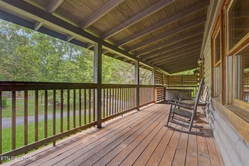 2882 Easy St, Sevierville, TN 37862