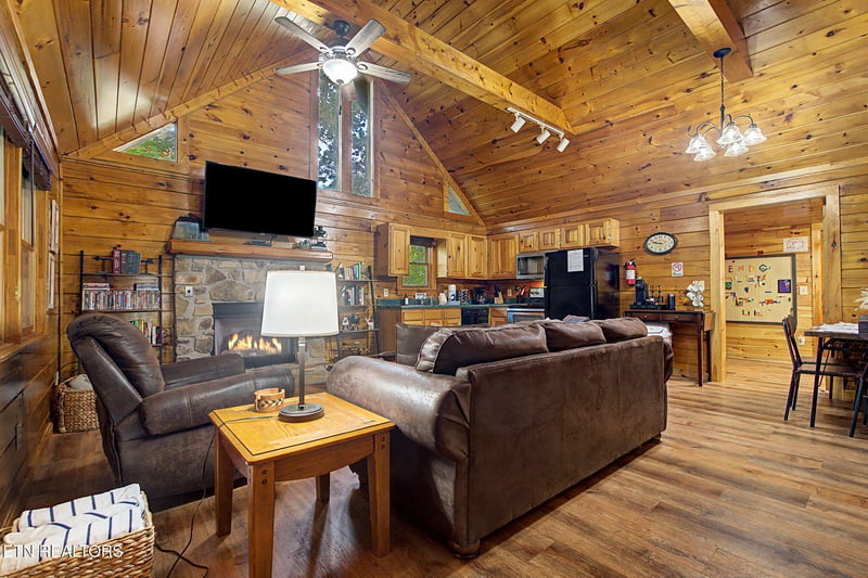 2882 Easy St, Sevierville, TN 37862
