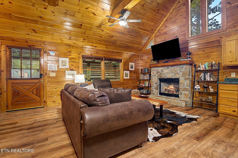 2882 Easy St, Sevierville, TN 37862