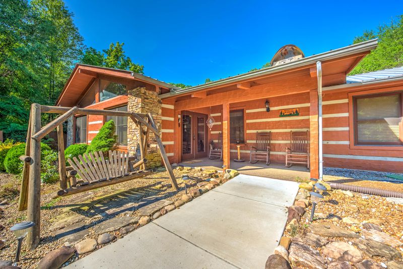 2884 Easy St, Sevierville, TN 37862
