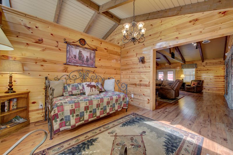 2884 Easy St, Sevierville, TN 37862