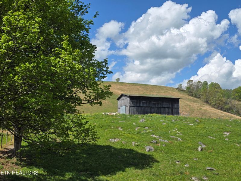 2885 Dry Valley Rd, Thorn Hill, TN 37881