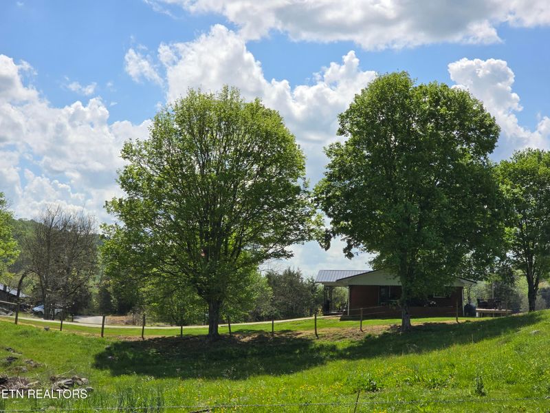 2885 Dry Valley Rd, Thorn Hill, TN 37881