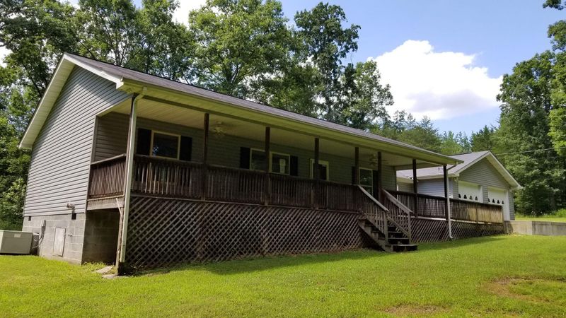 289 Beaver Ln, Oneida, TN 37841