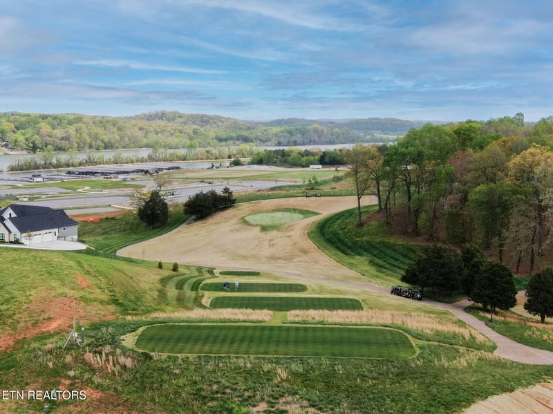 289 Flip Flop Way, Loudon, TN 37774