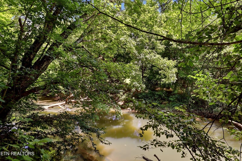 289 Midway Dr, Oliver Springs, TN 37840