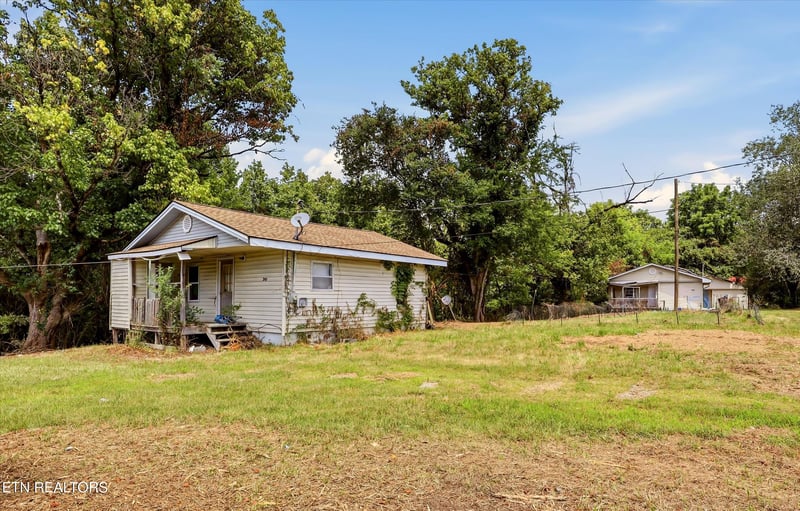 289 Midway Dr, Oliver Springs, TN 37840