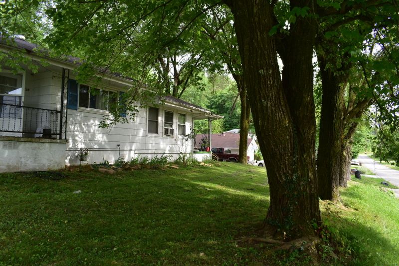 289 Pentecost Rd, Oneida, TN 37841