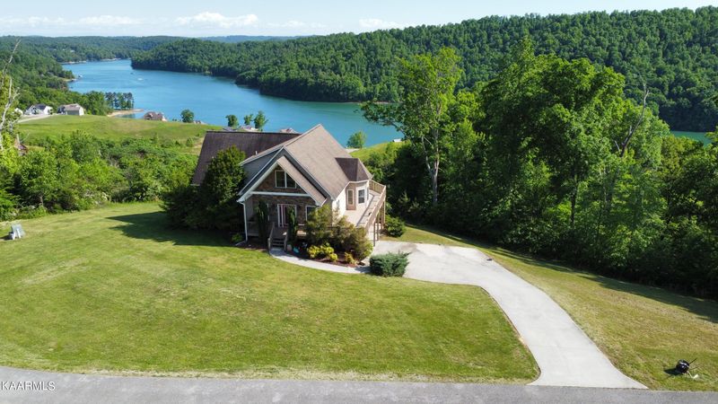 289 Pinnacle Ln, Lafollette, TN 37766