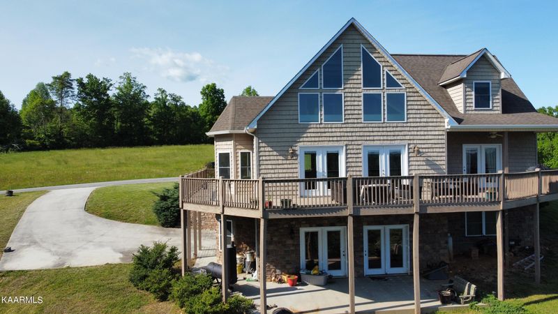 289 Pinnacle Ln, Lafollette, TN 37766