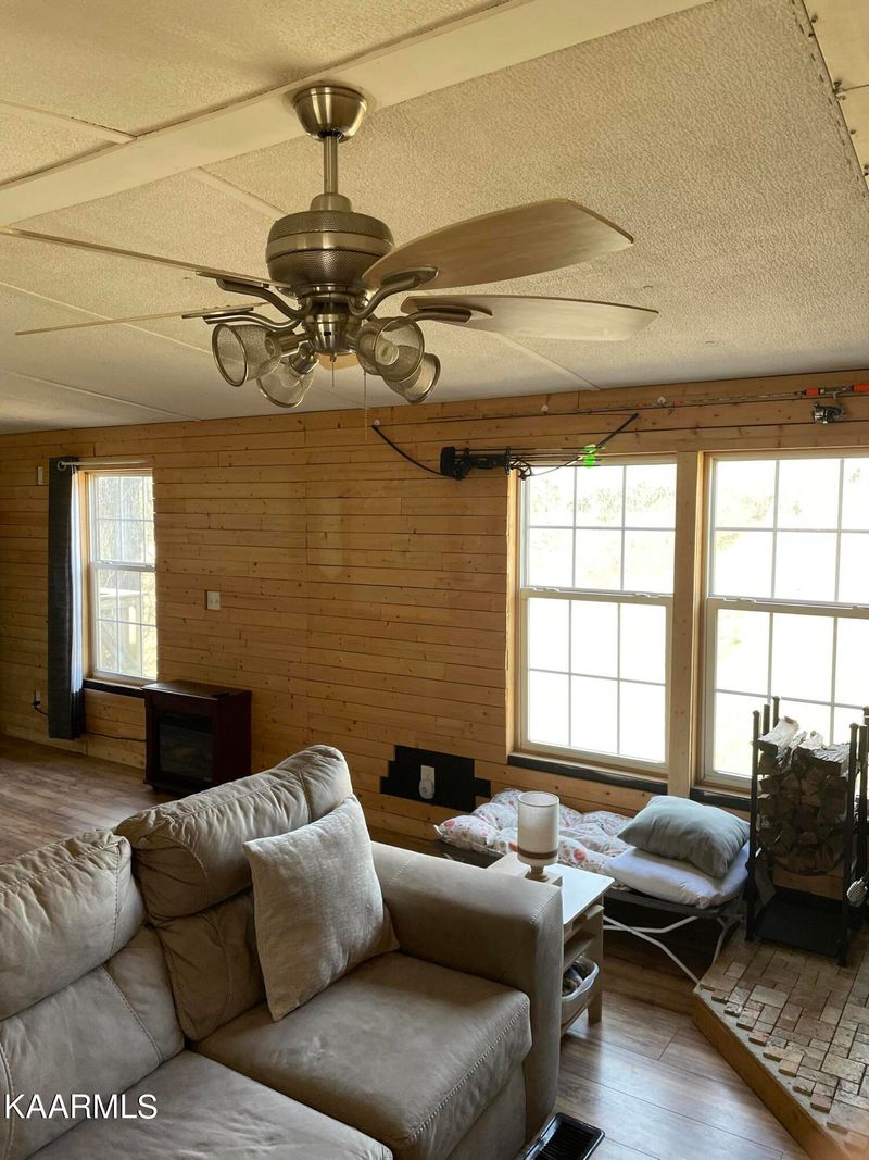 289 White Hall St Rd, Crab Orchard, TN 37723