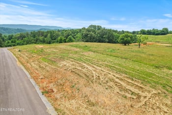 2897 Norcross Rd, Maryville, TN 37803