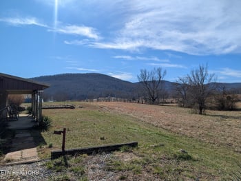 29 Brady Ln, Crossville, TN 38555