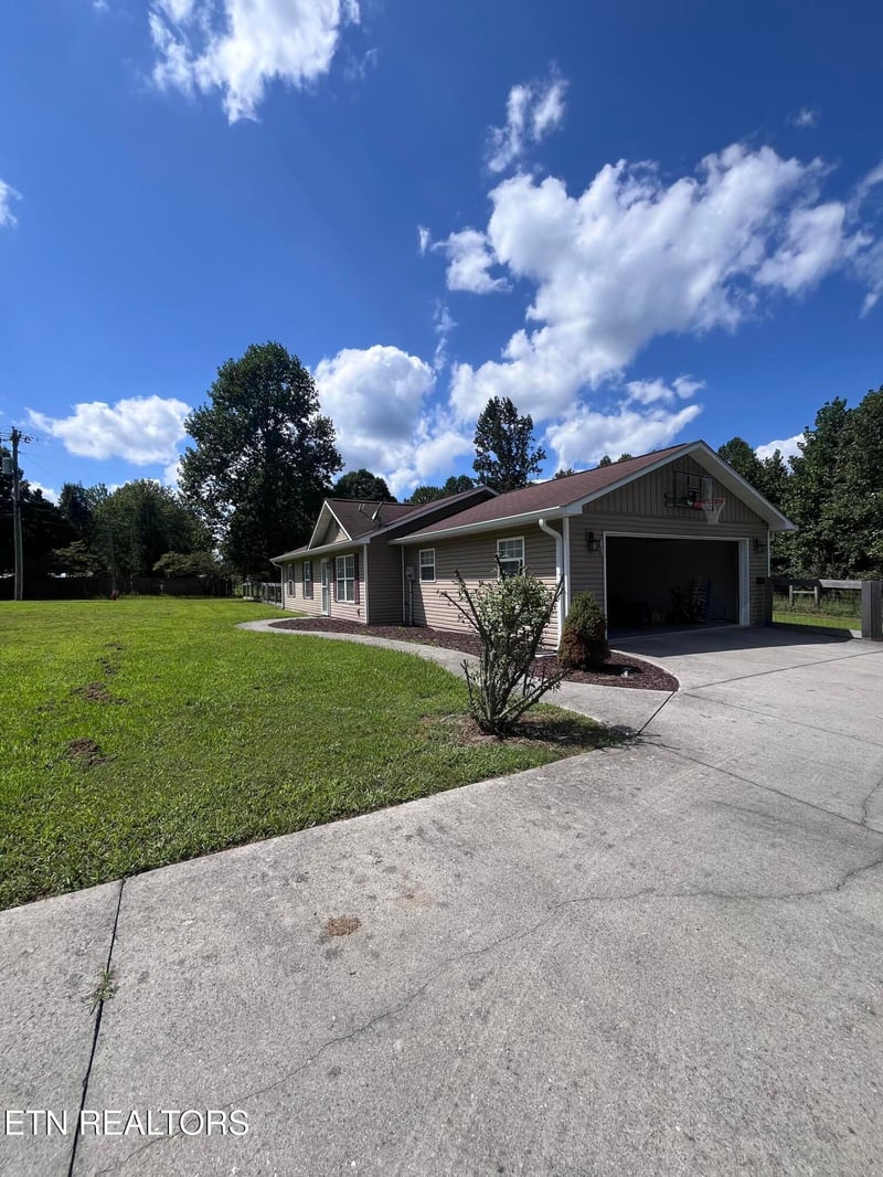 29 Mount Vernal Rd, Rockwood, TN 37854