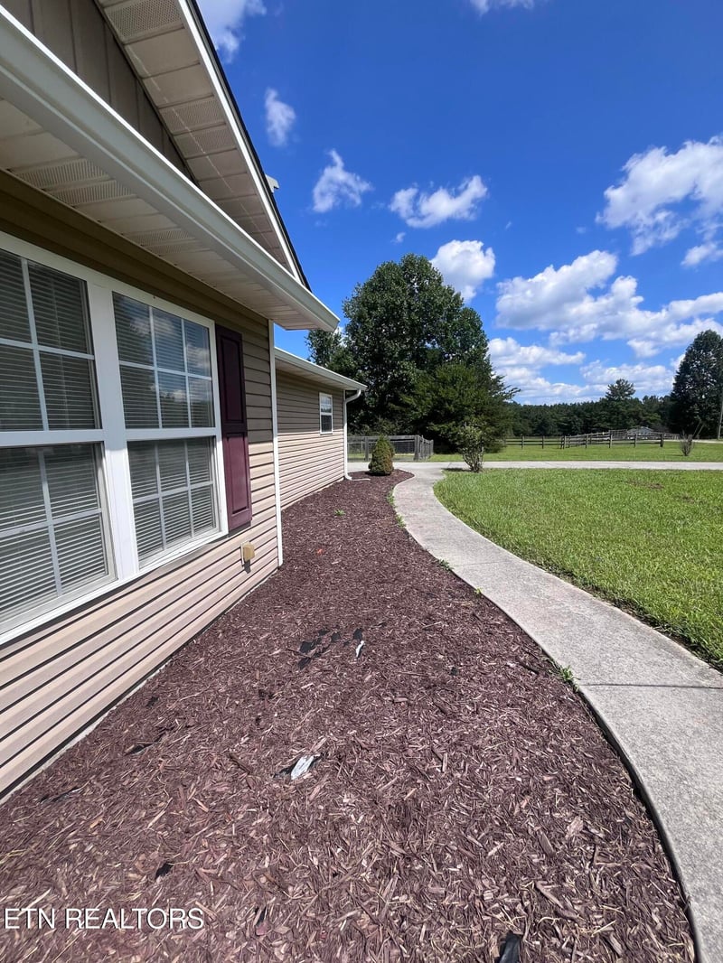 29 Mount Vernal Rd, Rockwood, TN 37854