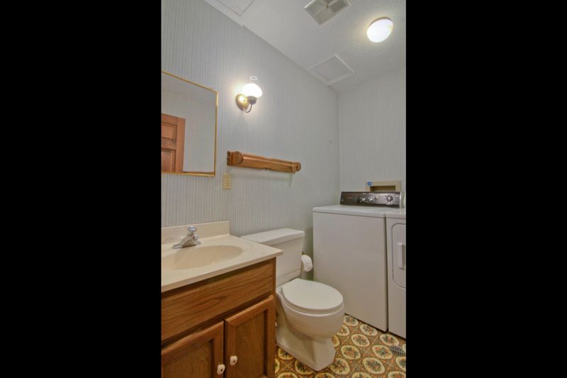 290 Arnold Cir, Jacksboro, TN 37757