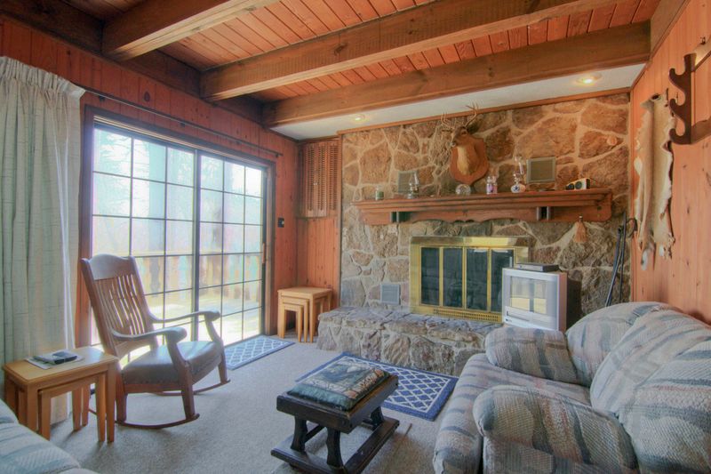 290 Arnold Cir, Jacksboro, TN 37757