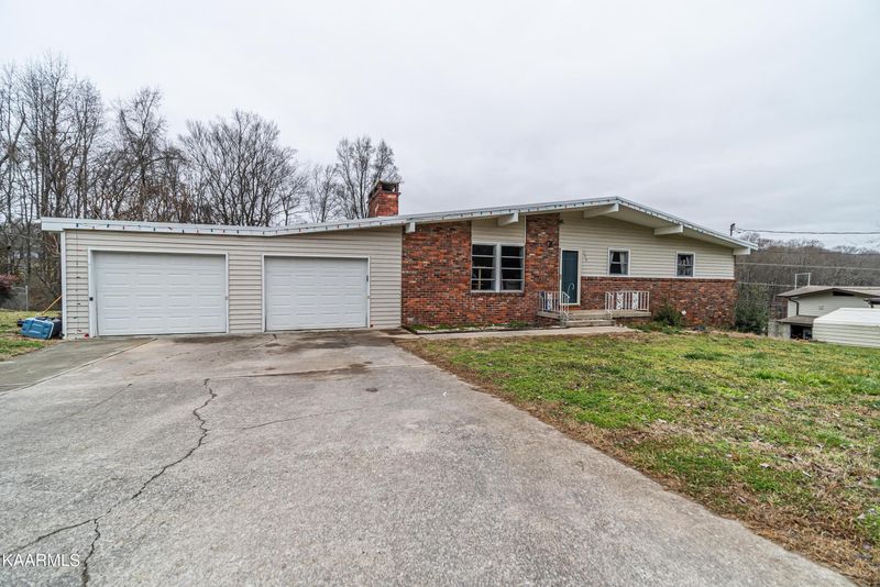 290 Illinois Ave, Oak Ridge, TN 37830