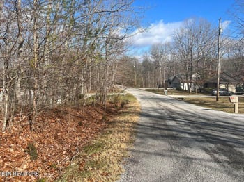 290 Kings Down Dr, Crossville, TN 38558