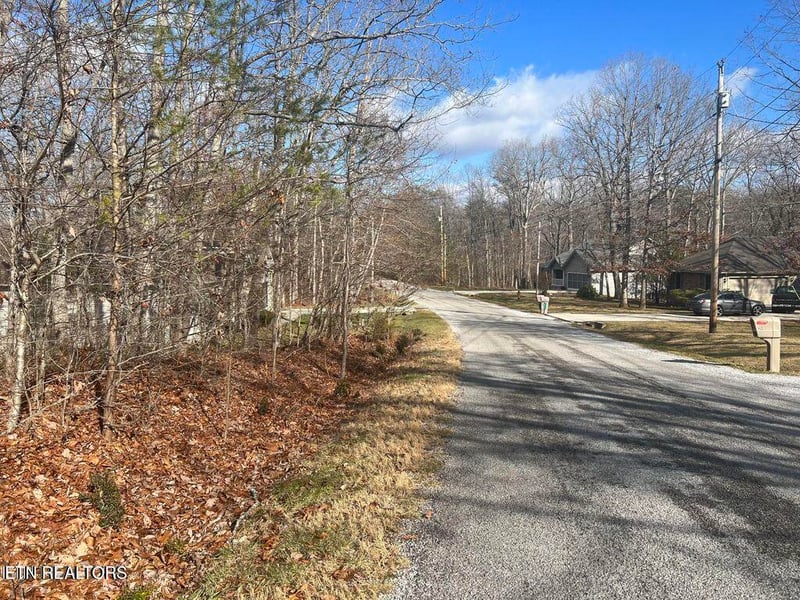 290 Kings Down Dr, Crossville, TN 38558