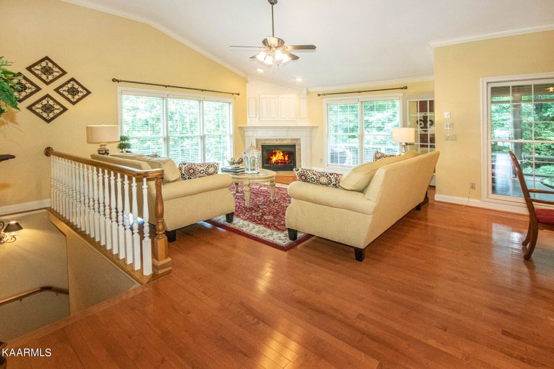290 Valleyview Dr, Lenoir City, TN 37772