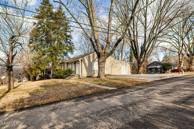2900 Maxwell St, Knoxville, TN 37917