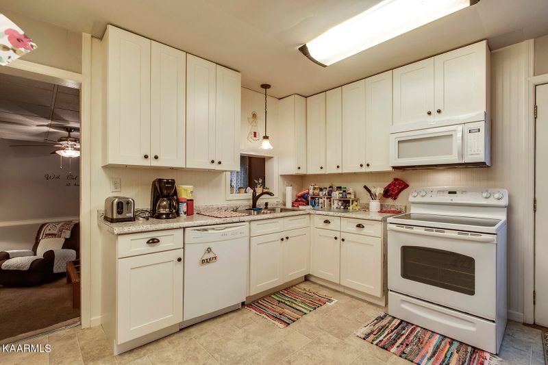 2900 Maxwell St, Knoxville, TN 37917