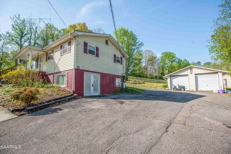 2901 Shipe Rd, Mascot, TN 37806