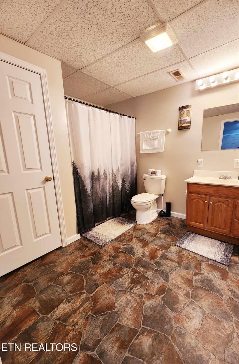 2904 Boyds Creek Hwy #4, Sevierville, TN 37876