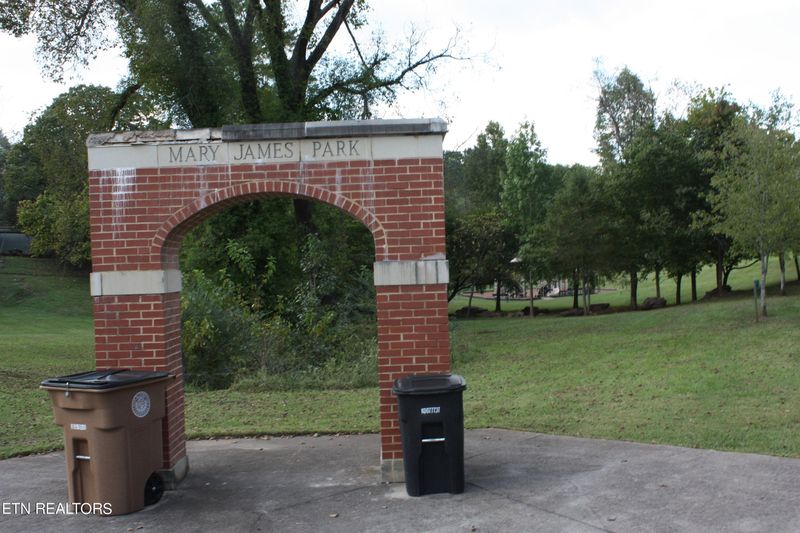 2905 SE Davis St, Knoxville, TN 37920