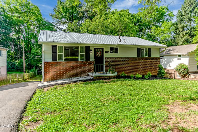 2906 Carson Ave, Knoxville, TN 37917